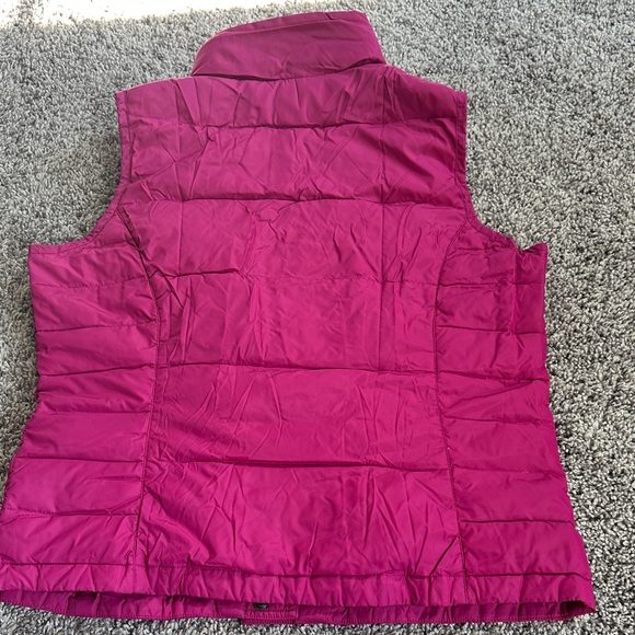 Lands'‎ End Women's Fuchsia Quilted Vest - Picture 4 of 5